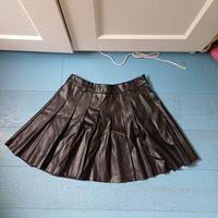 gonna a falde in finta pelle