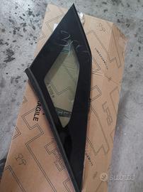 Vetro fiancata peugeot 3008....dx e sc