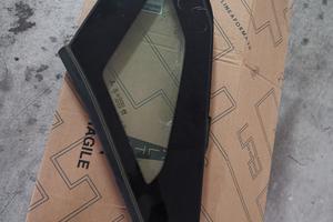 Vetro fiancata peugeot 3008....dx e sc