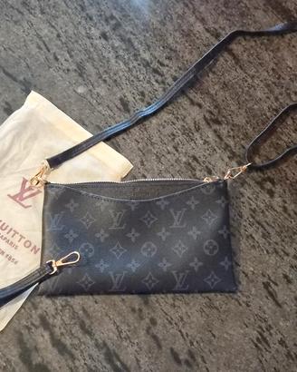 Borsetta/Pochette  con tracolla e gancio.
