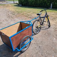 Bicicletta con carretto 