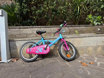 Bici bimba + casco Hello Kitty + ginocchiere rosa
