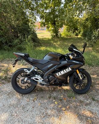 Splendida Yamaha YZF-R125 (Nera Opaca)