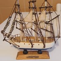 modellino di veliero in legno 