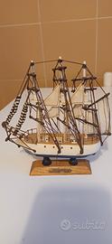 modellino di veliero in legno 