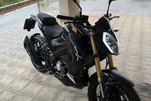Moto Keeway RKF125 con 75km