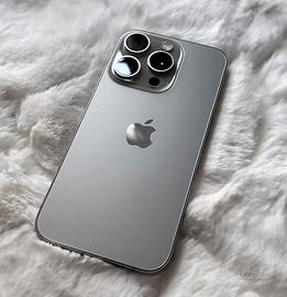 iPhone 15 pro titanio naturale