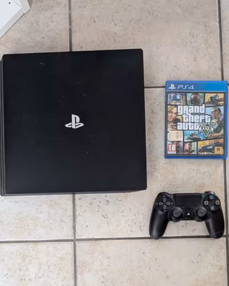 PlayStation 4 Pro con vari giochi 