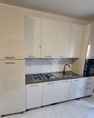 Cucina Completa Di Elettrodomestici Usata 1095