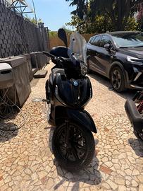 Piaggio Beverly 400 HP Deep Black 2024