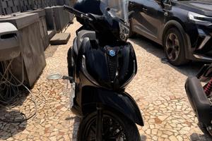 Piaggio Beverly 400 HP Deep Black 2024