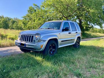 L'ULTIMA AMERICANA Jeep CRD 2.8 Limited