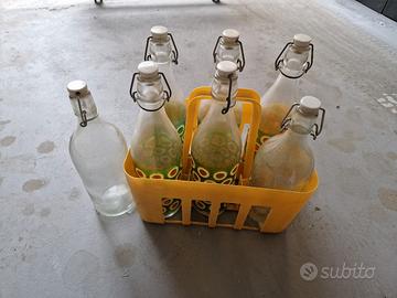 bottiglia e porta bottiglia 