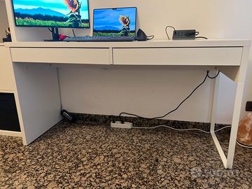 Scrivania MICKE Ikea