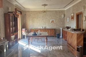 IMMOBILE DI AMPIA METRSTURA POSTO SU 2 LIVELLI , I