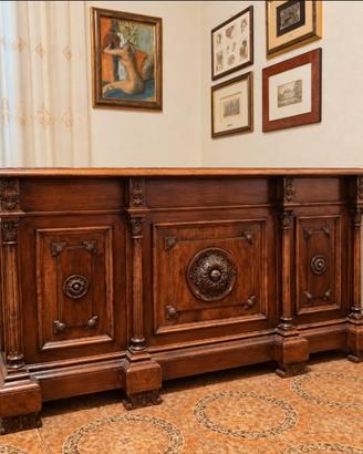 scrivania classica in legno intagliato 