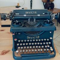 INVICTA macchina da scrivere