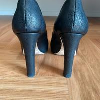 2 paia di Decolletè in pelle nera e maculate