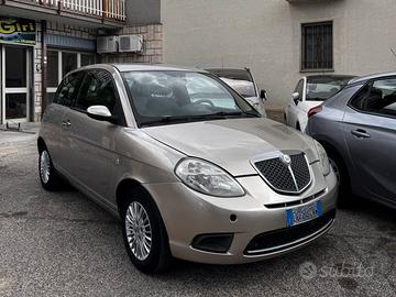 LANCIA YPSLON ARGENTO NEOPATENTATO
