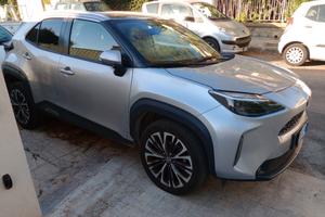 Toyota Yaris cross lounge silver