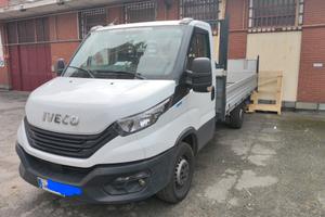 IVECO Autocarro 