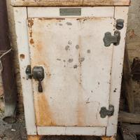 Frigorifero d'epoca marca Electrolux