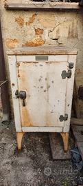 Frigorifero d'epoca marca Electrolux
