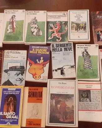 stock lotto di 18 libri di vario genere in blocco