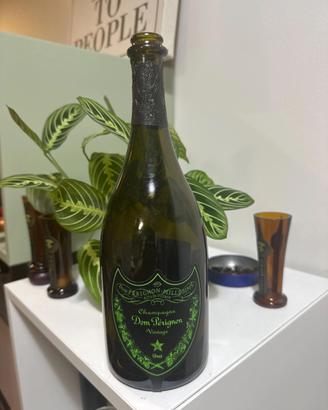 Dom perignon bottiglia vuota luminos