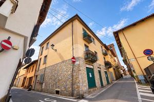 2 LOCALI A GASSINO TORINESE
