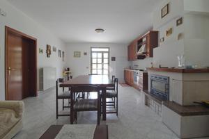 4 LOCALI A MOSCIANO SANT'ANGELO