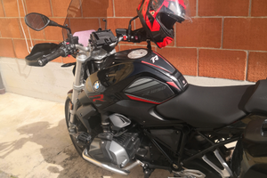 Bmw r1250r triple black