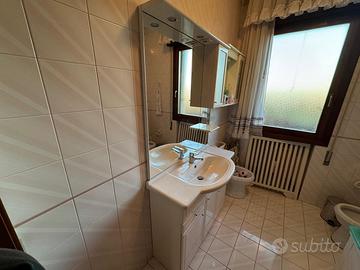 Mobile bagno con lavandino