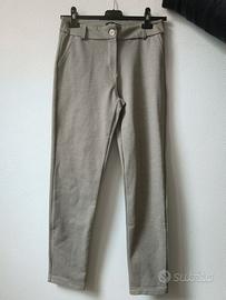 Pantaloni aderenti
