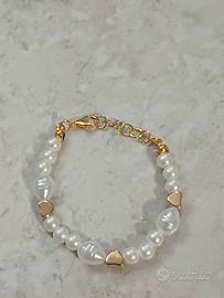 bracciale fatto a mano elegante con perle e cuori