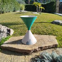 Fioriera a forma di diabolo disegnata Willy Guhl