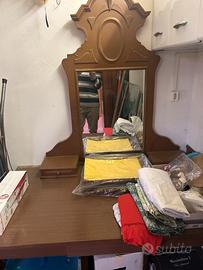 Cassettiera con specchio