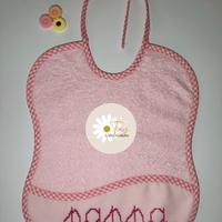 Bavaglino ricamato a punto croce