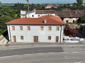 VILLA A SCHIERA D'ANGOLO A ZEVIO