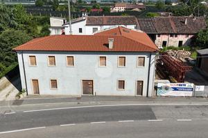 VILLA A SCHIERA D'ANGOLO A ZEVIO