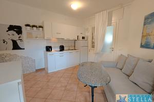 Riviera - Monolocale con piscina e posto auto