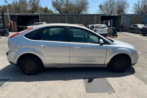 RICAMBI AUTO FORD FOCUS ANNO 2006 GRIGIA