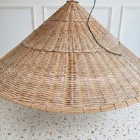 Paralume in rattan intrecciato design iconico