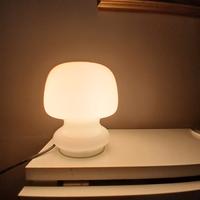 lampada in vetro opalino a forma di fungo