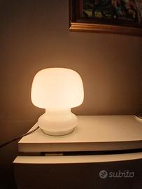 lampada in vetro opalino a forma di fungo