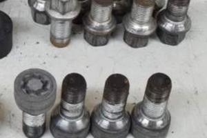 Set bulloni  usati originali VW