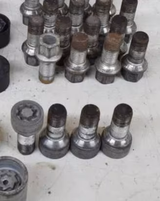 Set bulloni  usati originali VW