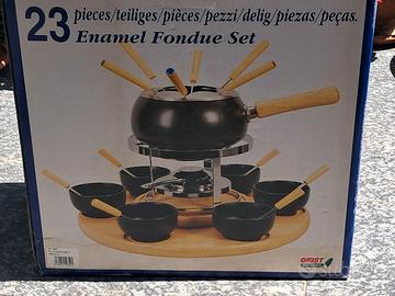 Set fondue smaltato 23 pezzi – mai usato