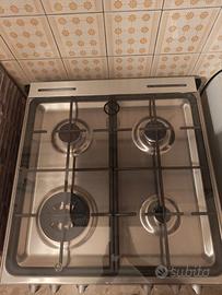 Mobili cucina e cucina a gas