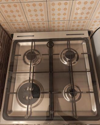 Mobili cucina e cucina a gas